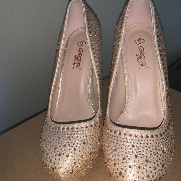 Rose Gold Embellished pumps - Picture 2 of 4